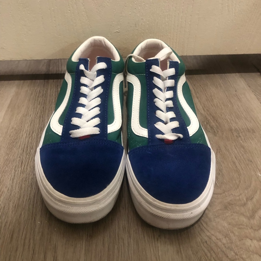Yacht Club Vans